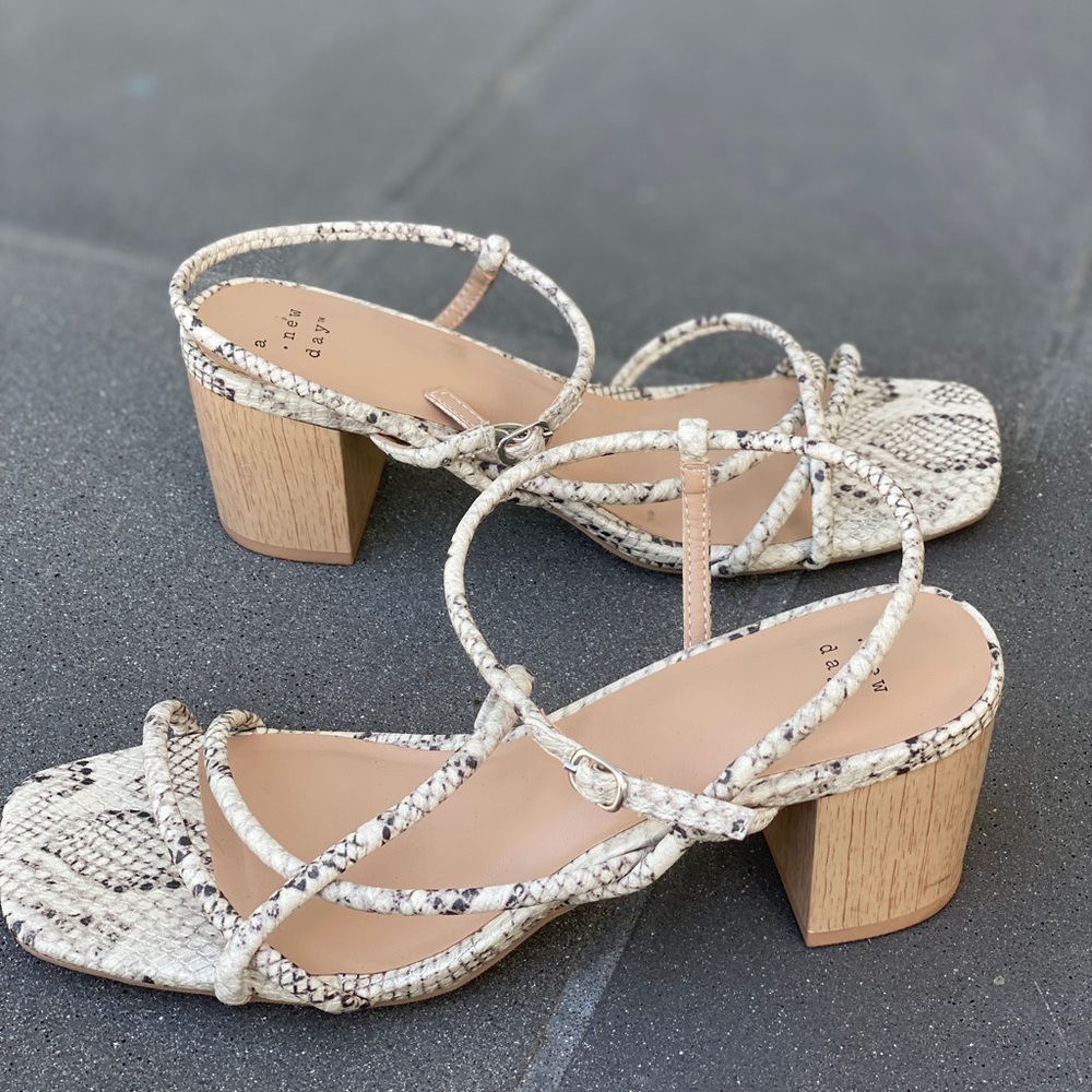 A NEW DAY Strappy sandals heels block chunky heeled faux snakeskin print 8 heals - Picture 5 of 12